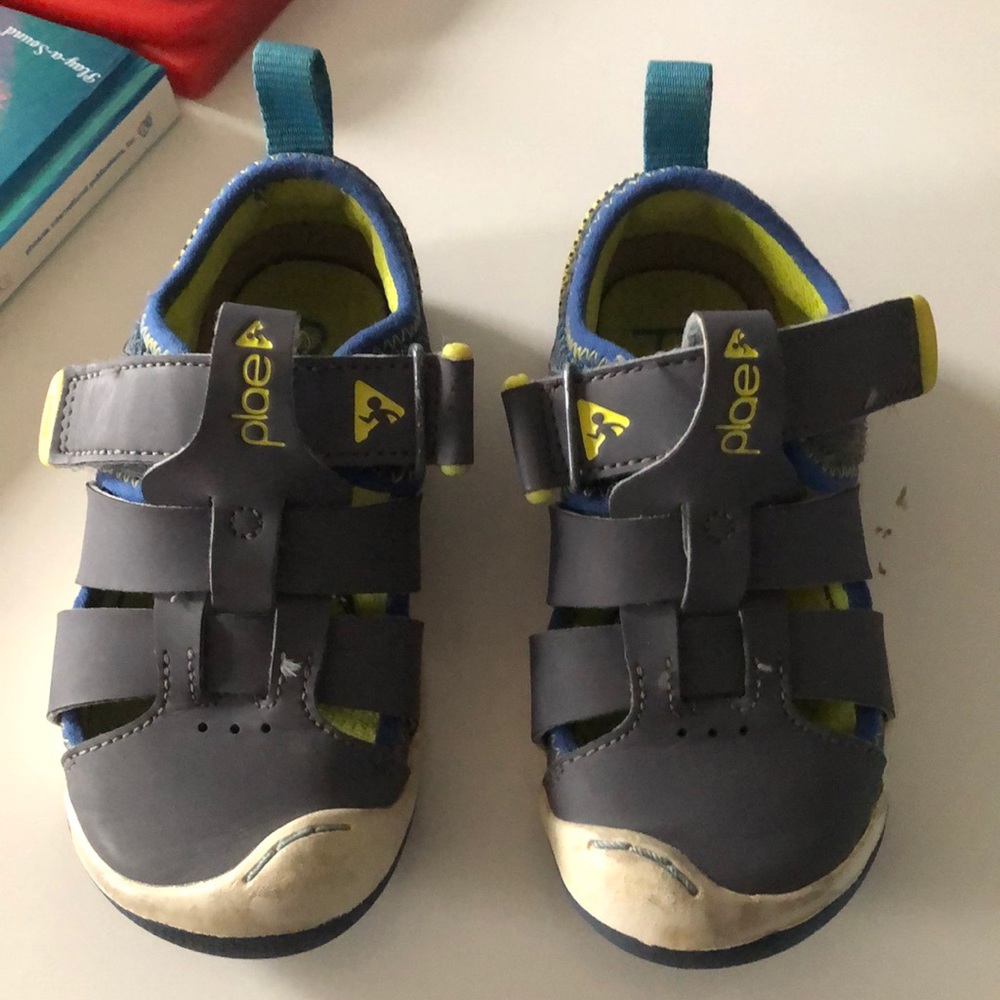 Boys shoes